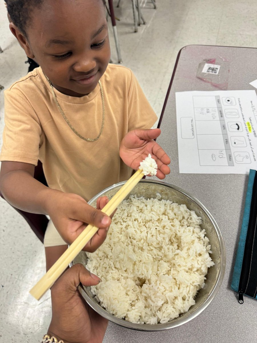 SOL_Vybes's tweet photo. Exploring our five senses while learning about new cultures 🎉🎊🏆 

Chamberlain.. THE BOLDEST 

#FPCSCH #FriendshipsJourneyto30 #OneFriendship #AspireMore https://t.co/P2nLTbEojV
