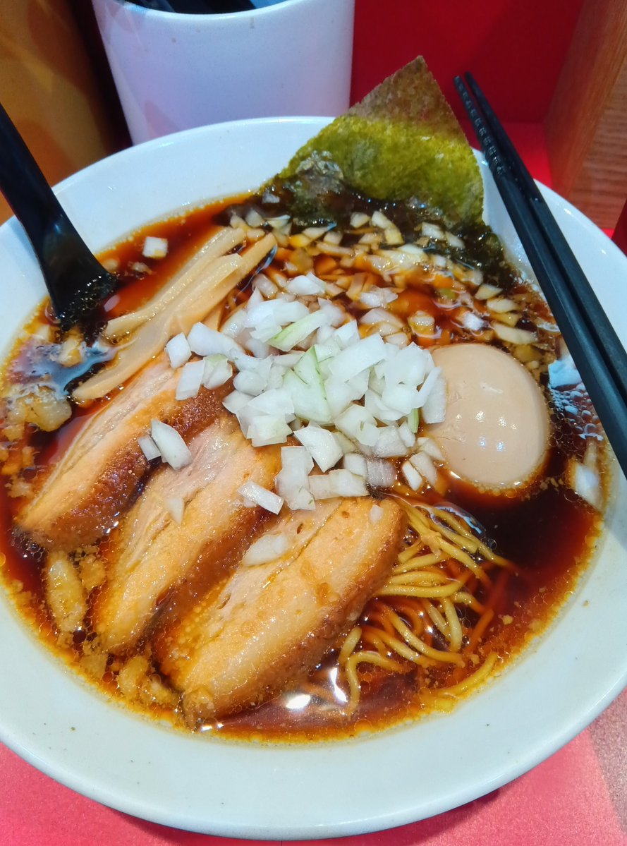bigboytokyo's tweet photo. 月に一度の楽しみ、竹岡式らーめん・まるは。チャーシューを煮込んだ濃いめの醤油出汁がたまらん！しっかり浸かった煮卵、ボリュームたっぷりのチャーシューも美味い😋 https://t.co/oRVuKCDRpP