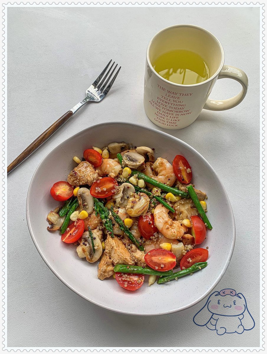 CrushFC1's tweet photo. This 15-min high-protein veggie bowl for weight loss Roasted chicken, quinoa, cherry tomatoes u0026 a squeeze of lemon—light, tasty, keeps you full. #EasyWeightLossMeal https://t.co/aYp5Hvvw0C