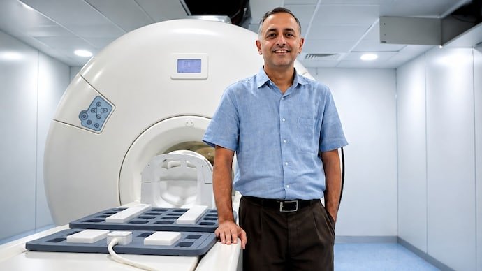 aparanjape's tweet photo. How Tata, Vembu's Zoho saved India's first MRI machine maker from MNC shark

https://t.co/ReiCjKpulR @svembu
@voxelgrids

Bengaluru startup Voxelgrids is making India's first MRI machine, which will reduce scan cost by up to 70%. However, a global giant sought to buy it out. It was funding from Tata Trusts and Sridhar Vembu's Zoho that helped stave off any buyout bids, reveals Arjun Arunachalam, founder and CEO of Voxelgrids.
