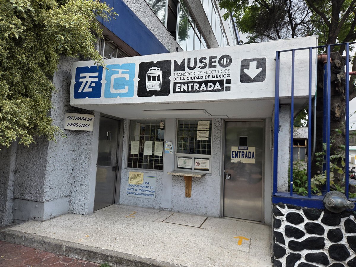 mnfk_'s tweet photo. 今日はメキシコシティの電気交通博物館（Museo del Servicio de Transportes Eléctricos）へ
館長っぽい人と話したが、前よりスペイン語が聞き取れるようになってて嬉しくなった https://t.co/IahO3ixwxr