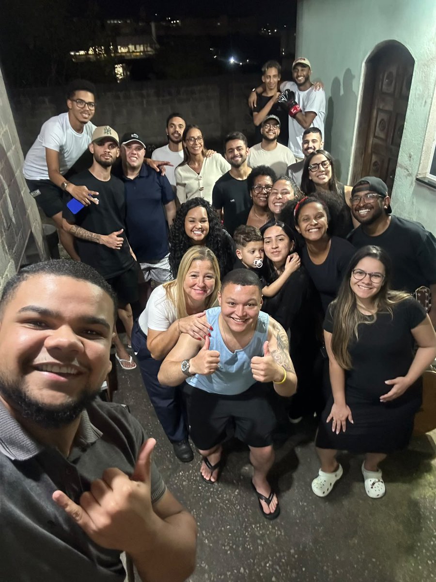 is_vinil's tweet photo. Célula abençoada primeira vez anfitrião obrigado Deus 🙏 https://t.co/D2mp8fZDuG