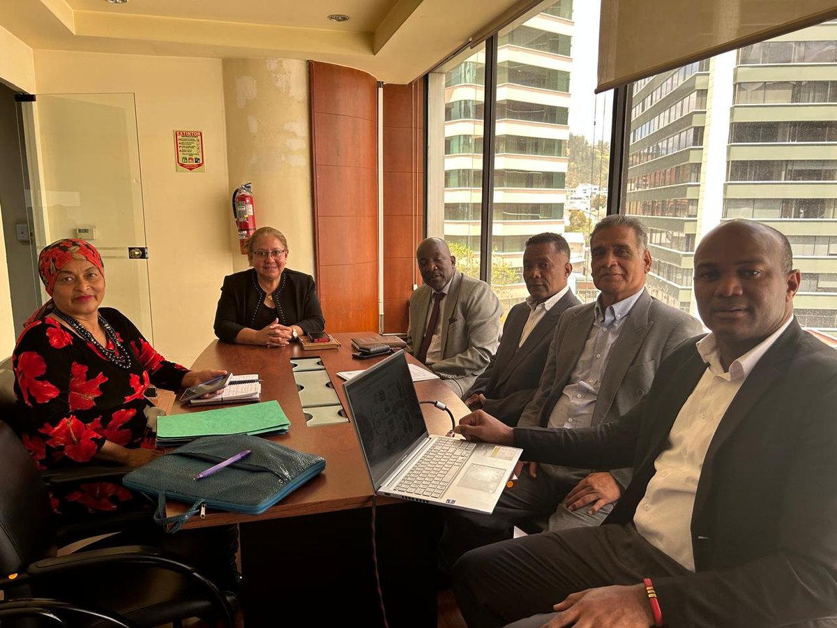 ConfemaeA's tweet photo. #CONFEMAE ,Confederación d Afrodescendientes dl Ecuador
Nos reunimos cn la Dra. Elena Arana : Directora  de Talento Humano  @CJudicaturaEc le presentmos  el Programa Nacional d Resarcimiento Integral y Acceso a la Justicia, para el Pueblo Afroecuatoriano.* https://t.co/SNn67rbDNN