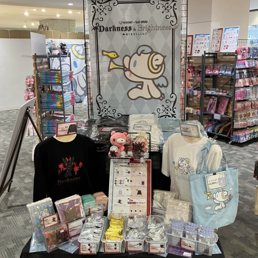 vv__official's tweet photo. ❤️‍🩹ー❤️‍🩹ー❤️‍🩹ー❤️‍🩹ー❤️‍🩹ー❤️‍🩹
 #グルーミー POP UP SHOP
       🩸本日オープン🩸
❤️‍🩹ー❤️‍🩹ー❤️‍🩹ー❤️‍🩹ー❤️‍🩹ー❤️‍🩹

🖤茨城県 イーアスつくば
🗓2026年8月7日（金）～8月23日（日）

🤍岡山県 イオンモール岡山
🗓2026年8月7日（金）～8月30日（日）

グルーミーが「悪魔＆天使」姿になって登場！👿👼
本イベントでは、描き下ろし「悪魔＆天使」ビジュアルを軸に、グッズを展開しグルーミーの新たな魅力を体感いただける空間をご用意いたします！キャラクターパネルとの撮影もお楽しみください📢

#グルーミー
@official_gloomy

詳細はこちら✨  https://t.co/XAMIJnconl