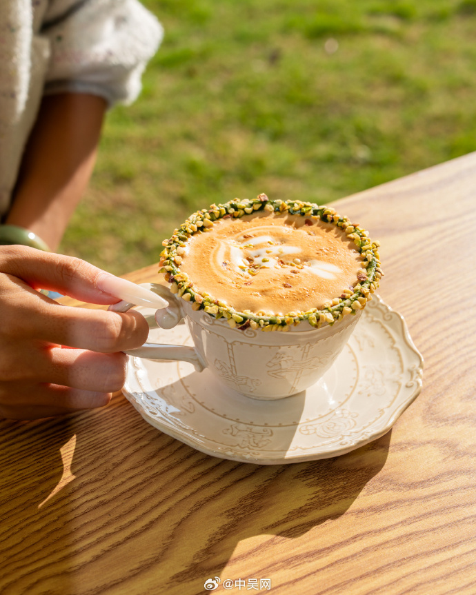 OrejasDawn's tweet photo. Just had a quick, cozy coffee with my bestie—today’s little win is this warm, messy, perfect chat https://t.co/uMLk10tCAh
