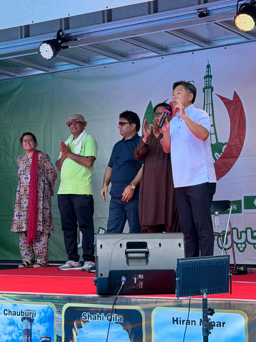 PakinJapan's tweet photo. Today, the Embassy of Pakistan in Tokyo was pleased to participate in the Pakistan–Japan Friendship Festival at Ueno Park, celebrating the enduring friendship between the people of Pakistan and Japan.

It was a privilege to welcome distinguished Members of the Hokkaido Prefecture —whose presence reflected the growing importance of regional engagement in strengthening Pakistan–Japan relations.

The festival brought together vibrant cultural performances, traditional cuisine, and meaningful people-to-people exchanges, showcasing the warmth and diversity of Pakistan while reinforcing the bonds of friendship between our two countries.

The Embassy remains committed to expanding cooperation with Hokkaido and other regions of Japan in trade, investment, tourism, education, and cultural exchange.

#PakistanJapan #PakistanJapanFriendship #UenoPark #Hokkaido #CulturalDiplomacy #PeopleToPeople #PakistanEmbassyTokyo

【非公式訳】

本日、駐日パキスタン大使館は、上野公園で開催されたパキスタン・日本友好フェスティバルに参加し、パキスタンと日本の人々の間に長年培われてきた揺るぎない友情を祝う機会を得ました。

北海道議会のご来賓の皆様をお迎えできたことを大変光栄に思います。皆様のご臨席は、パキスタン・日本関係の強化において、地域間交流の重要性がますます高まっていることを示すものでした。

本フェスティバルでは、活気あふれる文化パフォーマンス、伝統料理、そして意義ある人的交流が一堂に会し、パキスタンの温かさと多様性を紹介するとともに、両国の友好の絆をさらに深める機会となりました。

大使館は、貿易、投資、観光、教育、文化交流の各分野において、北海道をはじめとする日本各地域との協力を一層拡大していくことに引き続き取り組んでまいります。

#PakistanJapan #PakistanJapanFriendship #UenoPark #Hokkaido #CulturalDiplomacy #PeopleToPeople #PakistanEmbassyTokyo