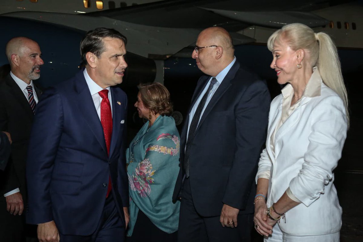 GobValle's tweet photo. El Valle fortalece la cooperación internacional.

Recibimos en nuestro Paraíso a @DAGToddBlanche, Fiscal General Adjunto y Fiscal General Interino de EE. UU., para avanzar en investigación criminal, lucha contra el crimen organizado transnacional e intercambio de conocimiento por un territorio más seguro.