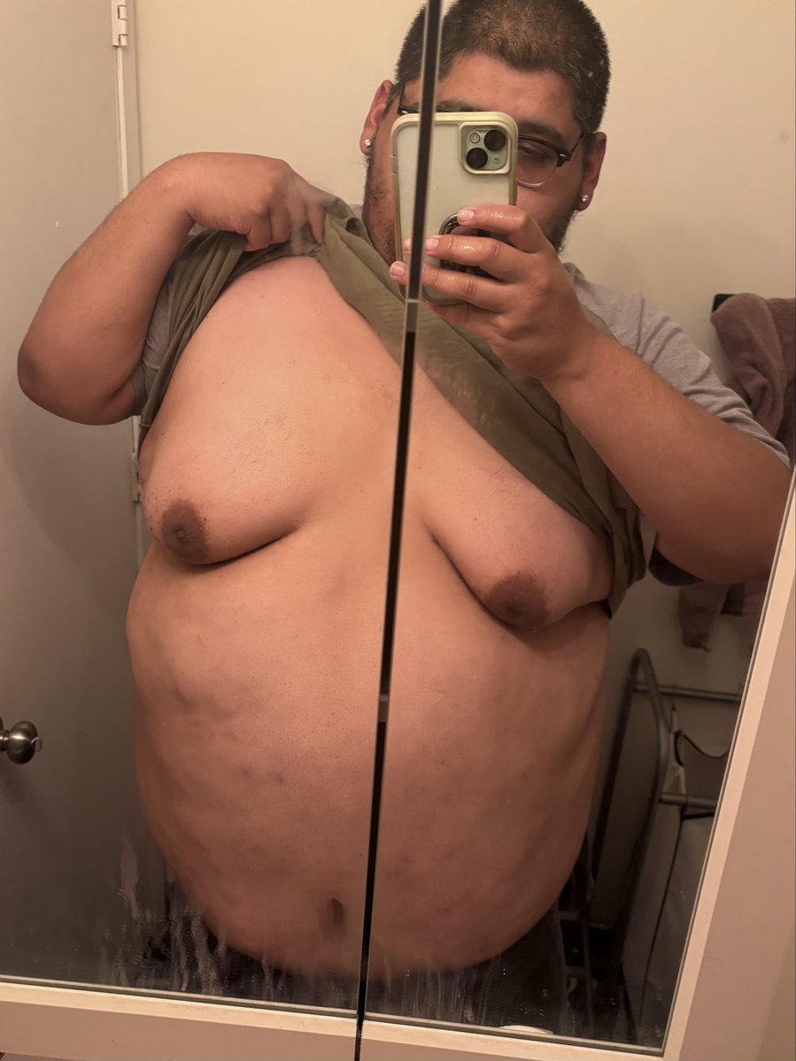 smootheebear's tweet photo. Who wants to rub my belly? #gaychub #fatboy  #bear https://t.co/TVIxxQJEFg