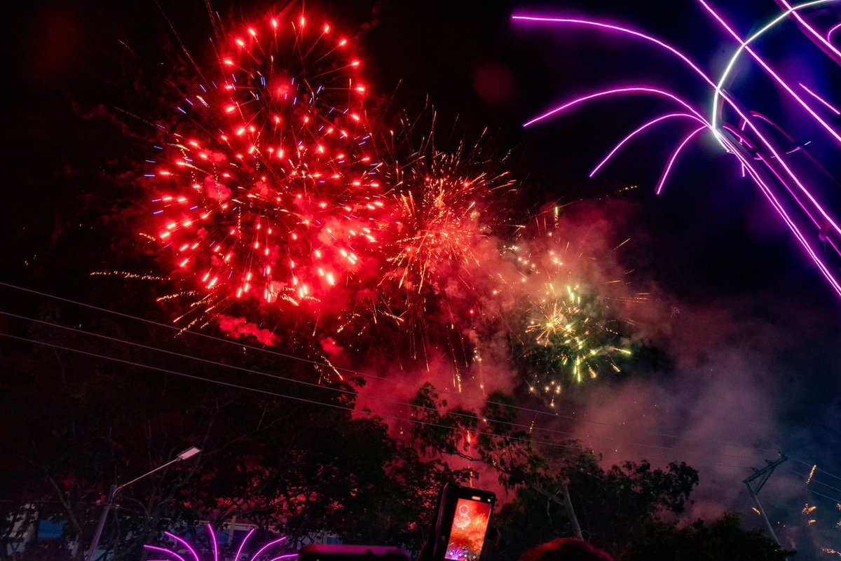 marioduran's tweet photo. Celebramos por todo lo alto las Fiestas Agostinas de San Salvador.🎇 https://t.co/o3r2jsGAEV