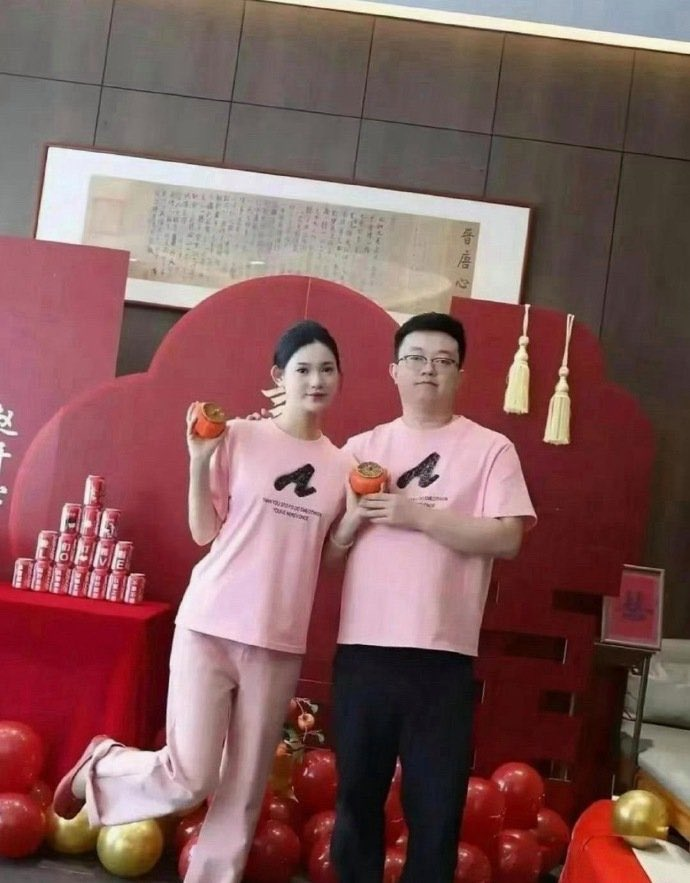 Jimmin167648's tweet photo. 哪怕这婚约都定下了 讲真 这哥们儿怕是也没那个胆量跟未婚妻住在一块儿吧 https://t.co/qIriZtUyED