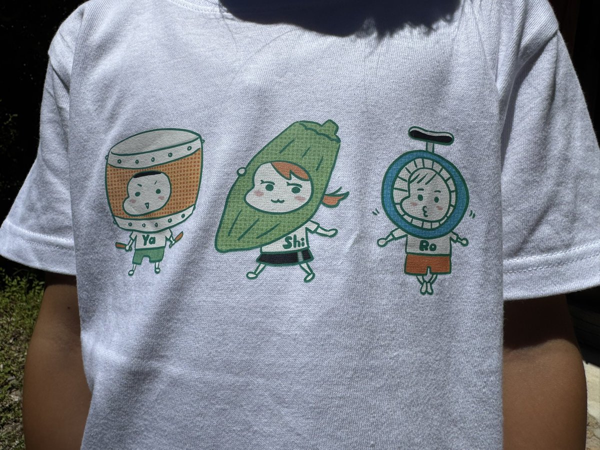 lomanlab's tweet photo. ペント編集部のオリジナルTシャツよりも先に！
八代小学校さんとのコラボTシャツが完成しました✨

ゆかむによるオリジナルキャラクターの
めちゃくちゃかわいい描き下ろしイラストです👀

八代小学校のK先生ありがとうございます✨

ペント編集部ではオリジナルキャラクターの
制作も承っております！ https://t.co/vMEnaJ2NlX