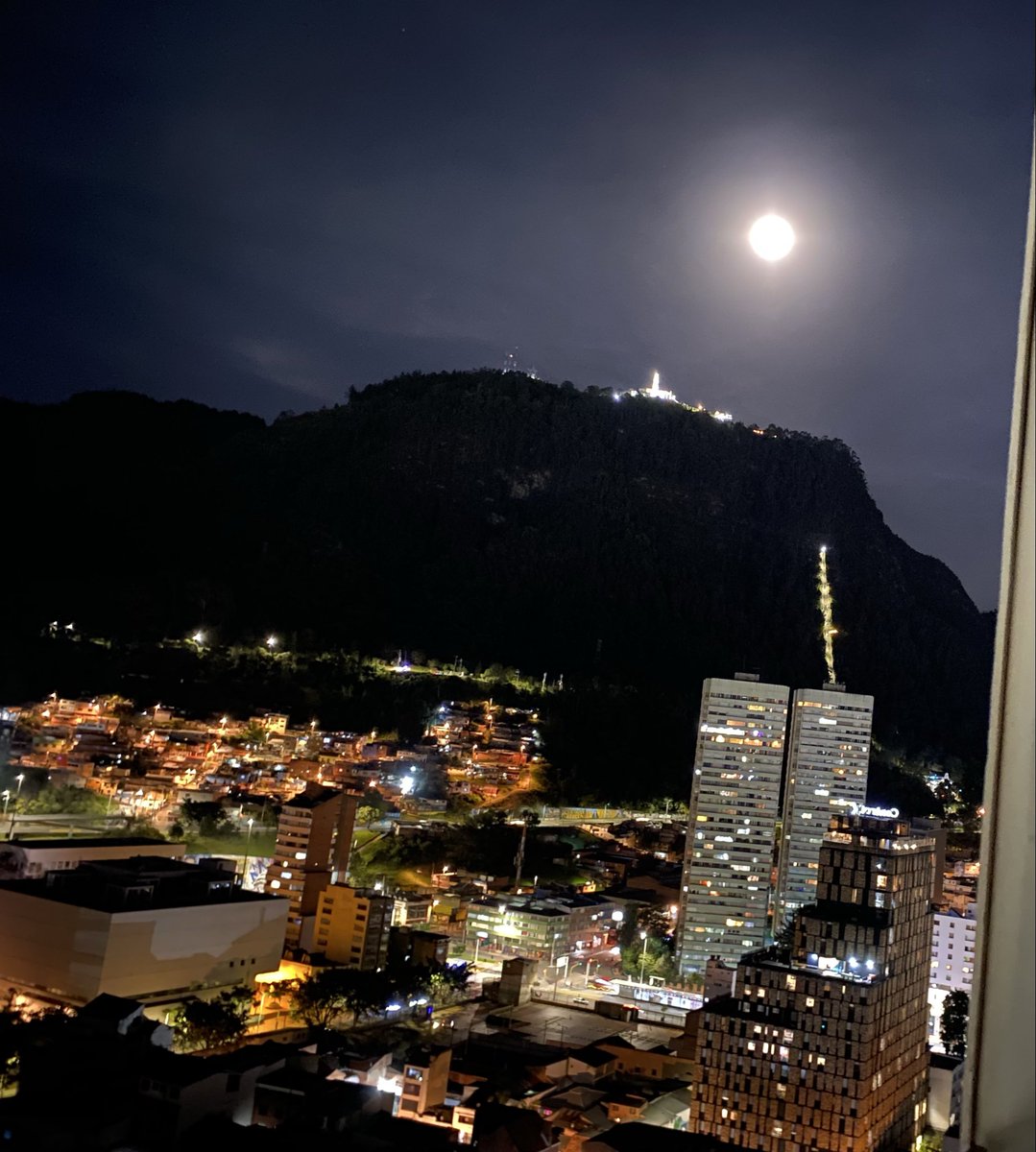 marisolpa2's tweet photo. @AngelaMaria29 @UExternado @Bogota @CarlosFGalan Bogota es hermosa !! Todos y todas somos Bogota ! https://t.co/5ihQ2xS2dm