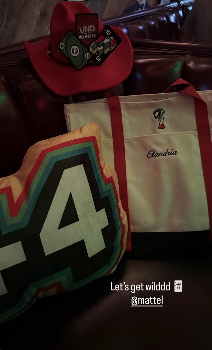 OlandriaDaily's tweet photo. Olandria, the self-proclaimed UNO queen, at an UNO event with Mattel! https://t.co/LU4mI2G5qv