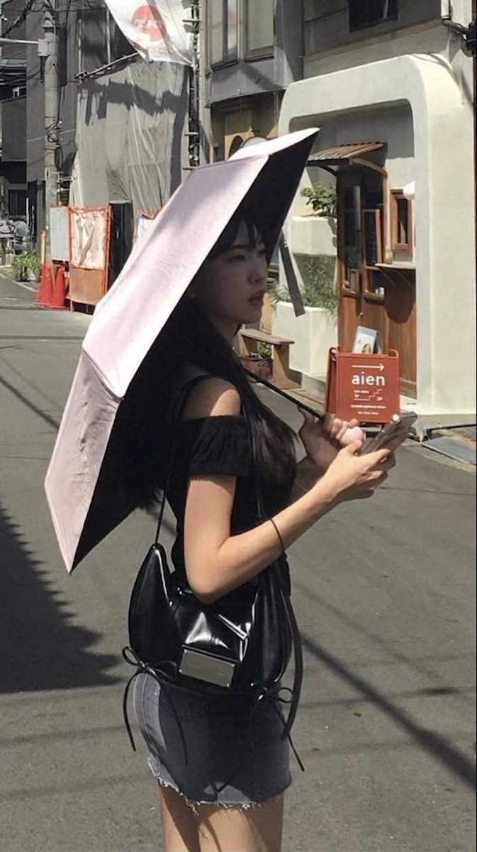 SJSv0e's tweet photo. 말랐는데 엉덩이 하나는 존나 컸던년💦 https://t.co/HhUxVHd0oX