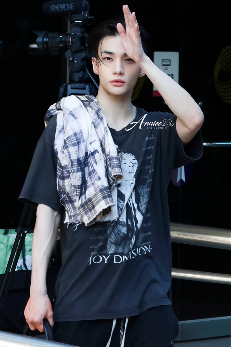 Anniee_forHJ's tweet photo. 260807 KBS2️⃣.

#Hyunjin #黄铉辰 #현진 #Straykids #스트레이키즈 #ヒョンジン https://t.co/5tDiZxlzHc