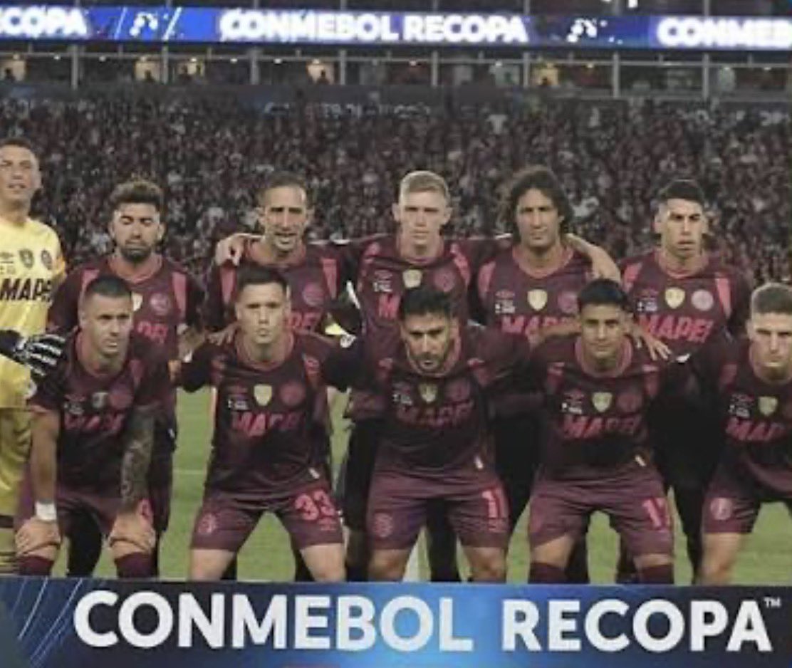 facugrana7's tweet photo. Extraño a mi ex… 

A mi ex equipo que dio la vuelta en el Maracana. https://t.co/qKWXNGOJEc