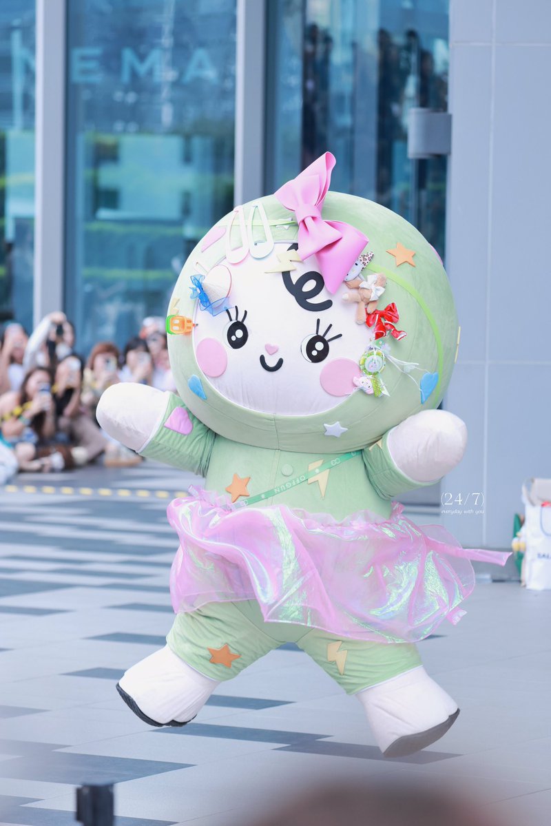 BaiTaEwsiri's tweet photo. เมื่อไรGMMshopจะปล่อย #BABII HUGGABLES เบบี๋แบบไซส์กอดบ้าง…คือมันต้องน่ารักมากแน่ๆ☺️
-มีพุงเต่งนุ่มๆให้บีบ🤏🏻
-ถอดฮู้ดได้ เปลี่ยนชุดใส่กระโปรง👗
-ใส่เครื่องหัว Accessories แบบสะใจ🎀
-มีเสียงพูดด้วยยิ่งดี (เสียงปลุกภาษาอีสาน😂)

แต่คือต้องรอคอนของ #ออฟกัน ก่อนหรอ? แล้วเมื่อไรคะ?🥹 https://t.co/PyKBNsgwB4