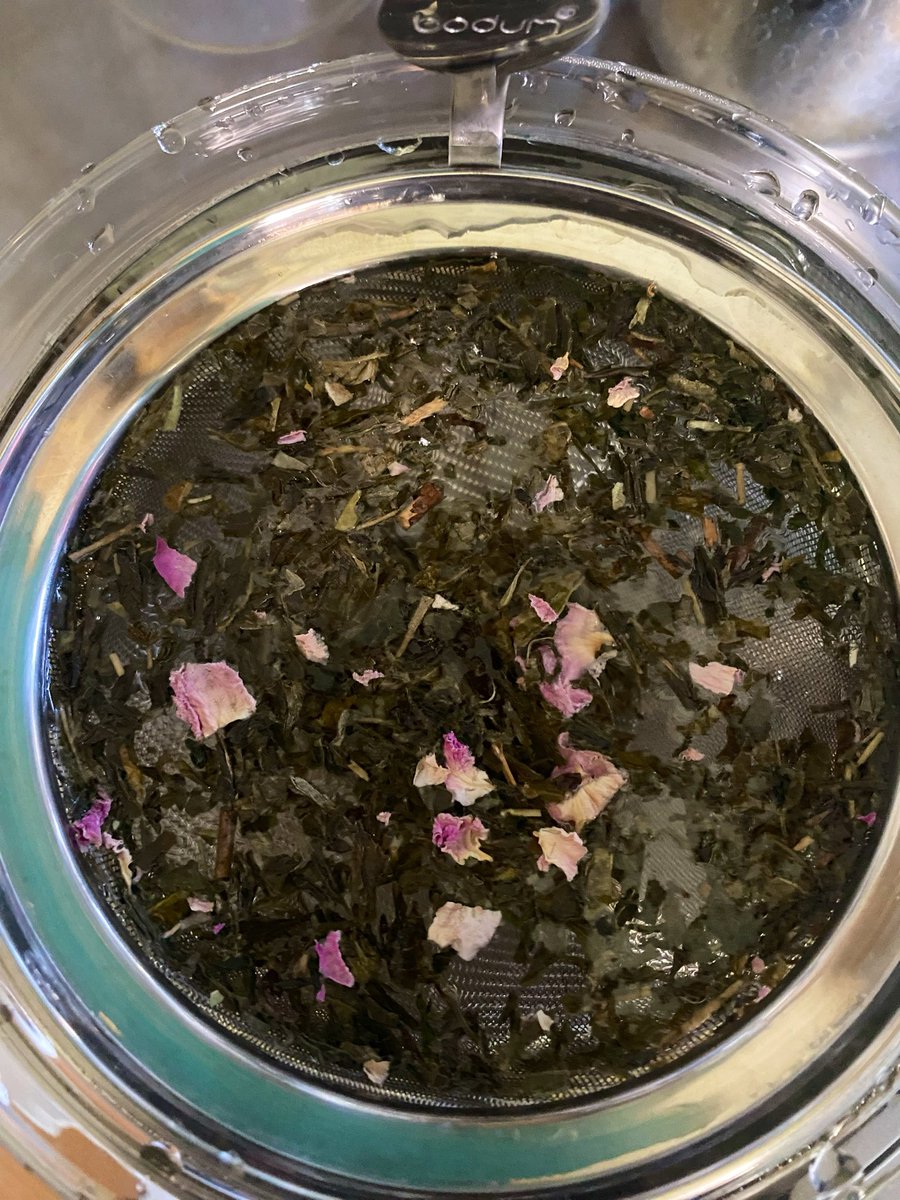 2xnak's tweet photo. 昨日買ったお茶を水出しに。緑茶なんだけど柚子ミントのフレーバーティー。未知なんだけど楽しみ https://t.co/bL7WsFpXQY
