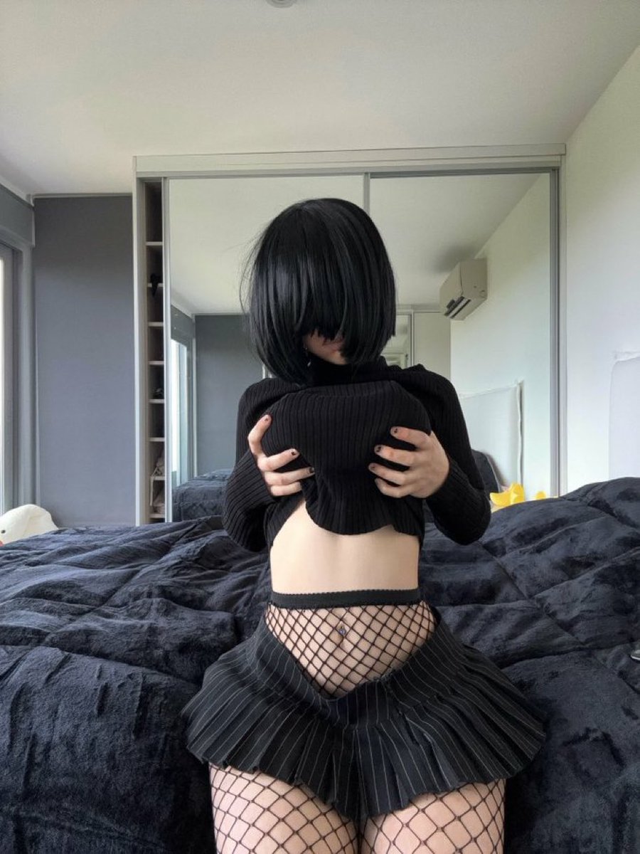 altxnicole's tweet photo. are u distracted? 🖤 https://t.co/R2EFfa7LHE