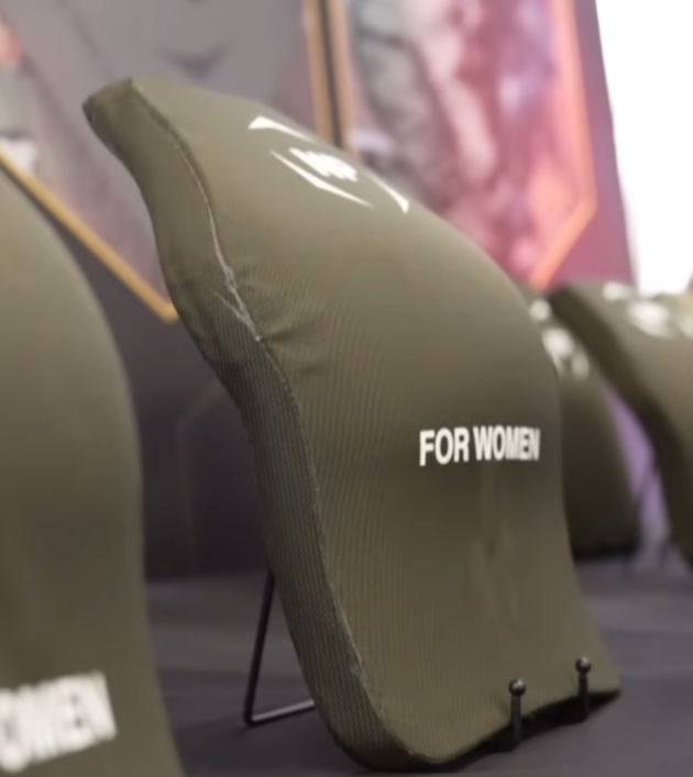 PoopingIRL's tweet photo. wow boob plate is actually real and optimal in modern combat because the shape of the chest actually creates a weird gap and vulnerability in the top half apparently

being tested in ukraine apparently by a canadian company

boob plate enjoyers vindicated fr https://t.co/0sczhrKlZA