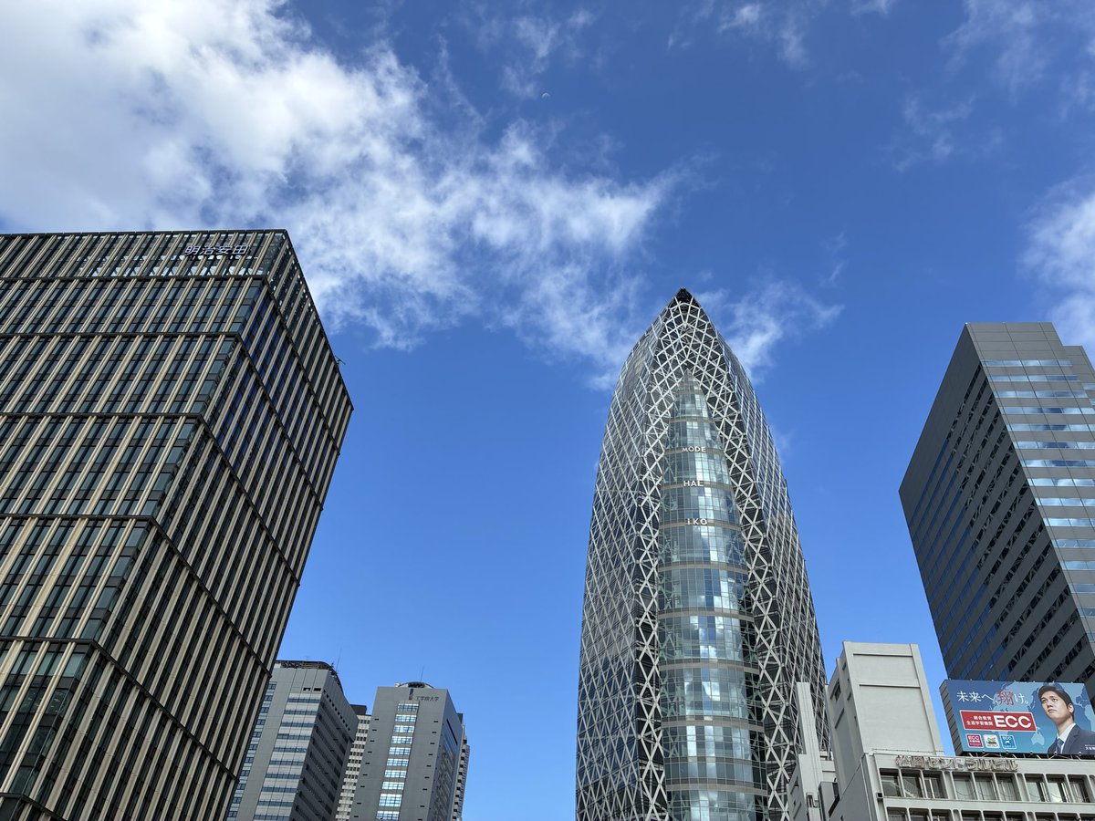 papi1972's tweet photo. おはよう新宿🌤️
お江戸新宿は早くもお盆休みモードに突入している人が多いのか、街も電車内も人口密度少なめ🤭
歩きやすくて助かります🙌 https://t.co/5ptiUWXOFb