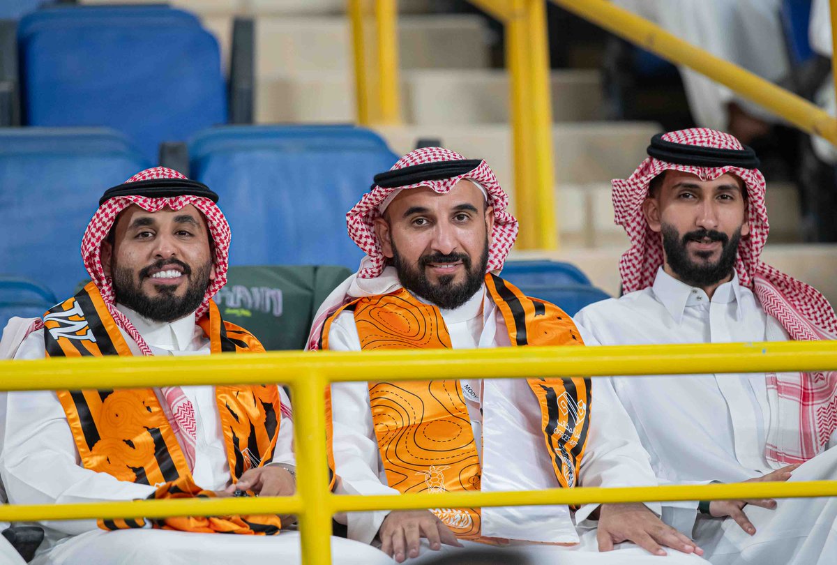 FCM0DY's tweet photo. تواجد الاستاذ "نايف الزندي"..
رئيس مجلس إدارة فن المكاتب و "الراعي الذهبي" لفريق مودي🧡🧡🧡 https://t.co/8BibyxSVak