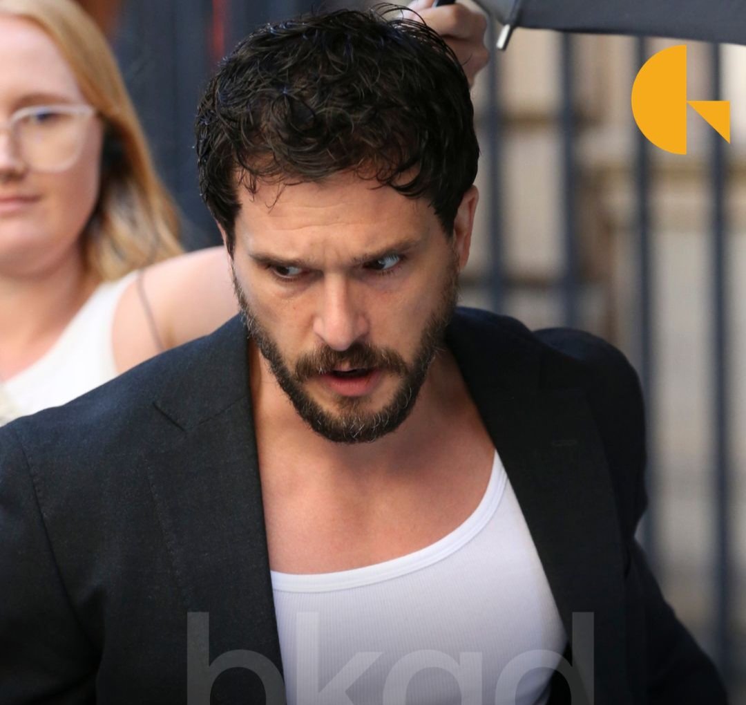 BestofKitH's tweet photo. NEW 📸 Kit Harington filming ‘Army of Shadows’ at Liverpool's town hall. https://t.co/gxz3Tw9g2d