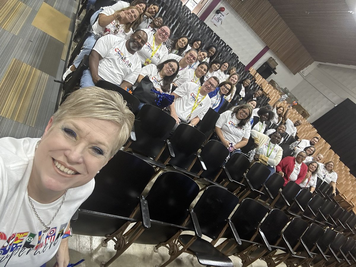Shelley_Baxter_'s tweet photo. The Spruce Feeder came together to kick off the school year! Gilbert Cuellar Sr. Elementary School showed up and showed out! @CuellarNation #SpruceUp https://t.co/fWCjx8Rbsd