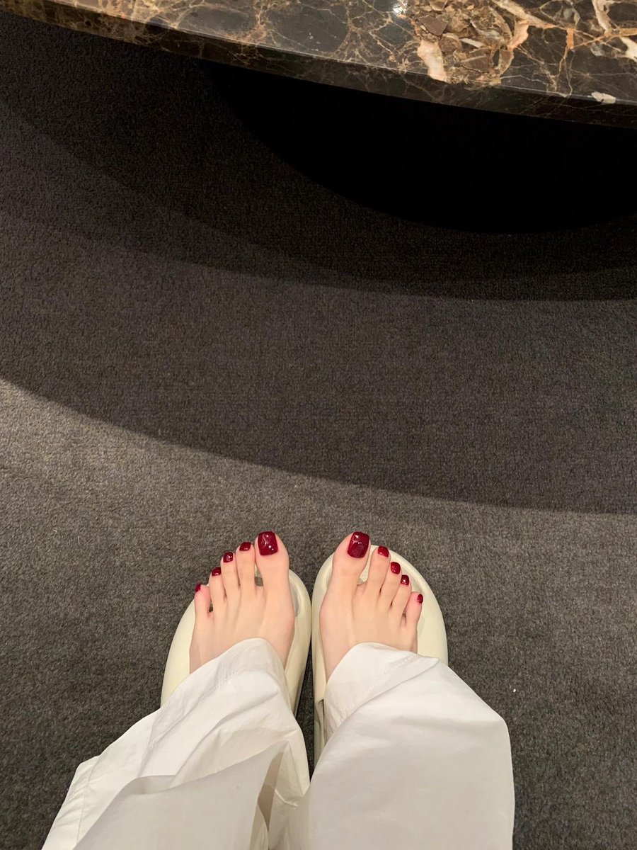tulipzone's tweet photo. Nail polish 💅🏽🍓 https://t.co/jcWnnPq23D