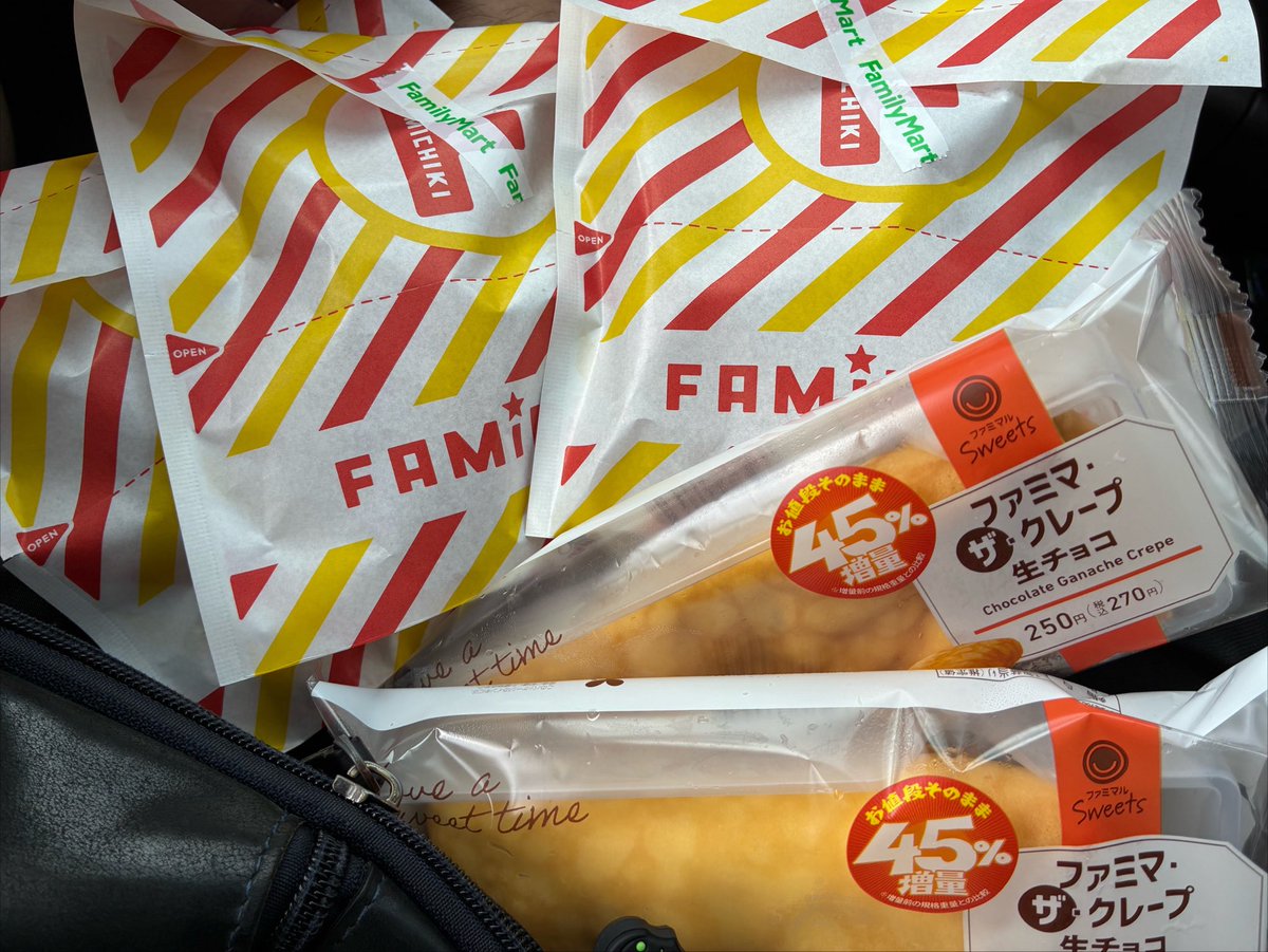 61lPgf's tweet photo. おはようございます☀
昨日ボイチャでゲーム仲間と話したらファミチキ食べたくなったので(いつもw)ファミチキ朝活😉
けど流石に食べすぎなので、クレープとファミチキ一個ずつお父様に献上します😭👍w https://t.co/nGuDOnLPUS