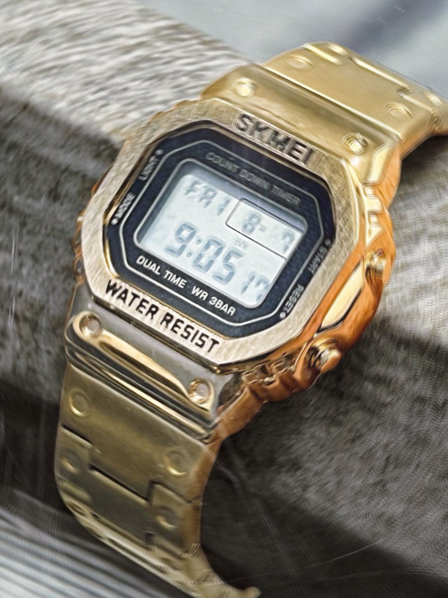 fukupee's tweet photo. 時は金なり⌚️
今週もあとひと頑張り🤣
チープカシオっぽい、
こいつのサイズ感もよき✨
#TimeisFriday #TimeisGold
#SKMEIwatch #SKMEI1433 https://t.co/vM1WS0a2ZB