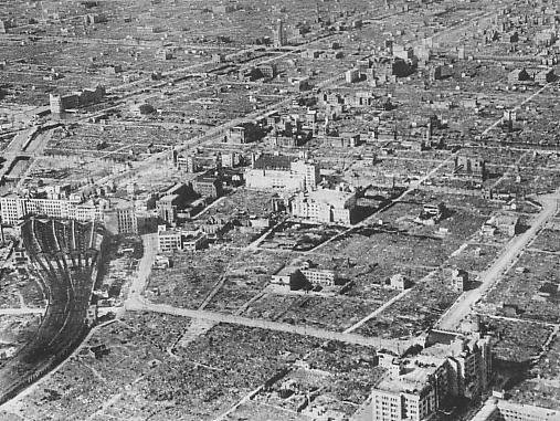 cards_mlb's tweet photo. @MikeStokes19 @brahimE64304378 @lamron33 Not just 2, almost all cities were burned down to ashes taking away many innocent lives. The photographs are Osaka, Tokyo, and Nagoya after the bombing. https://t.co/4l2ObQjqeZ