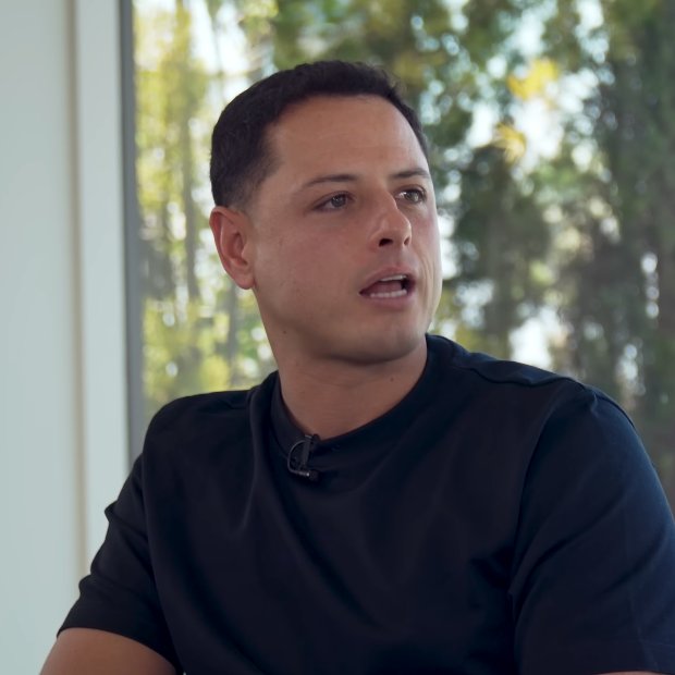 MadridXtra's tweet photo. 🚨🗣️Chicharito on Cristiano Ronaldo: “All the stories I had heard about him were TRUE.

He was competitive in EVERYTHING, even at dinner, but it was NEVER arrogance. He was AMAZING as a person, very human and very humble.” @RioMeets https://t.co/T88HgxH4Lt