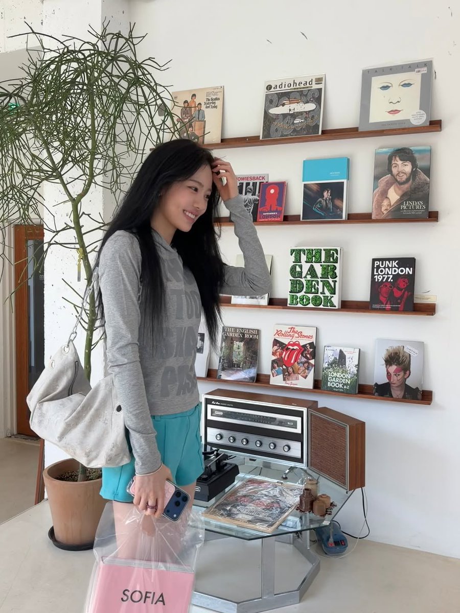 inkandsui's tweet photo. Selamat hari Jum’at, besok sudah weekend! ⭐️ 

Kira-kira menurut kalian, kegiatan seru apa yang bisa dilakukan di weekend ini? Sui mau contek dong! https://t.co/ghx9vhJsmH
