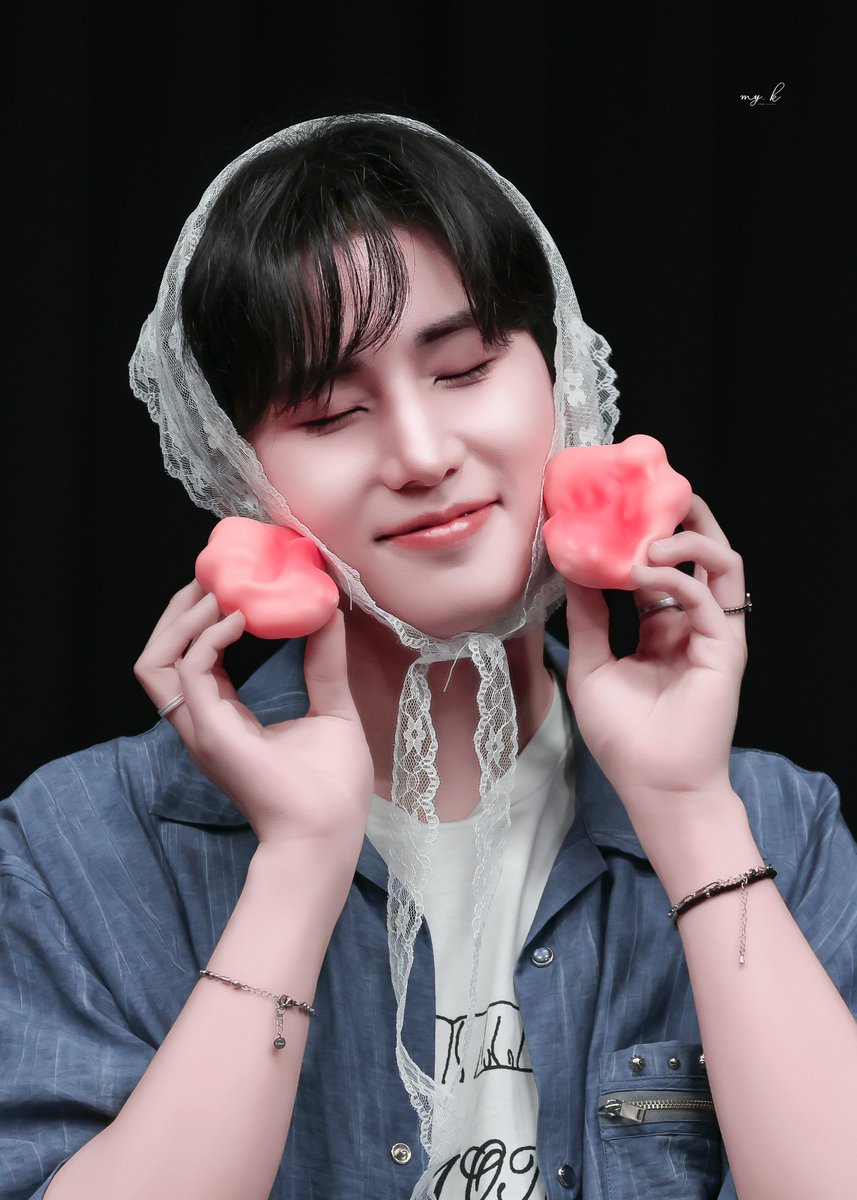 my_youngk_24's tweet photo. 260806 위드뮤 
말랑이 복숭아영현 사세요🍑 
#영케이 #YoungK #YOUNGEST #DAY6 #데이식스 https://t.co/unRVrqExBD