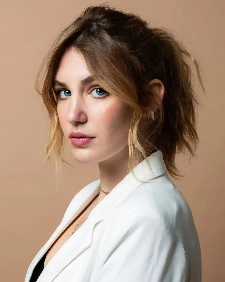 streamingthings's tweet photo. Sophie Nélisse será a protagonista da adaptação de Este Verão Vai Ser Diferente, livro de Carley Fortune, no streaming Netflix.

O romance se passa em diversos verões na Ilha do Príncipe Eduardo. Na trama, uma jovem vive seu primeiro amor com o irmão da melhor amiga. https://t.co/6Xrq7wOLVR