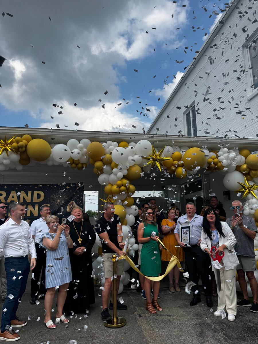 ParmaHts's tweet photo. 🏢 It’s official—the Heritage center in @ParmaHts is open! 🎀 The ribbon is cut and this newly restored multi-business hub offering educational, recreational &amp; hospitality services is open.  See you inside! 🙌🏻
#GrandOpening #CommunityHub https://t.co/l4PNeCT5d0