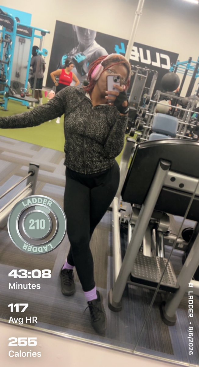 she_SOcrazy's tweet photo. This upper body workout kicked my ass today. I gotta get back on my supplements. https://t.co/2nk49wRXOa