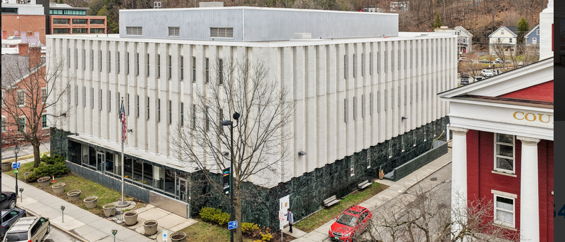 FCNightingale's tweet photo. Auction Result   $7.71 per Square Foot
87 State Street, former Montpelier, Vermont Post Office.

Winning bid of $540,000 was well under the federal government’s original asking price of $2.4 million.

The property suffered damage in the July 2023 flood.

70,000 SF  1.6 Acres   3 Story
#commercialrealestate

https://t.co/lpA1XiHR0h