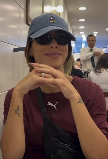 layzhis's tweet photo. tô morrendo com o vídeo da biancard indo pra 25 de março disfarçada kkkkkkkkkkk

lembrei do video da camila loures cheia de seguranças no shopping e ninguém ligando https://t.co/DjhdSB4FpW