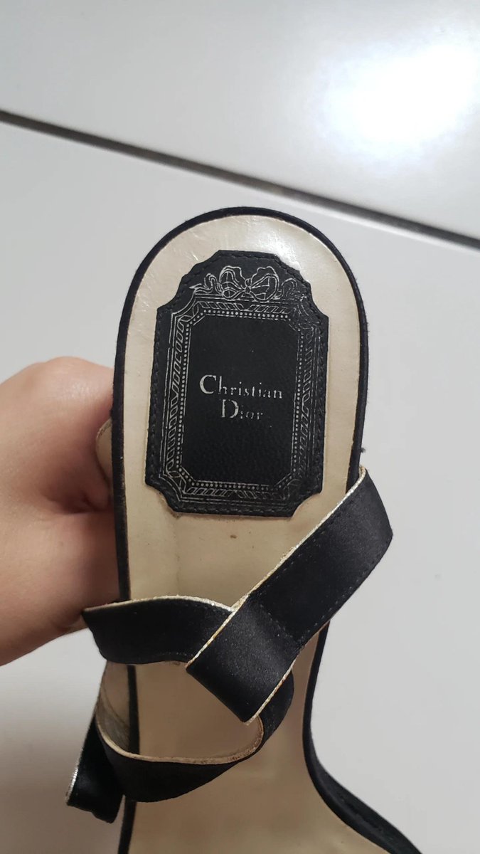 Ludmillatafny's tweet photo. Aquela amiga que simplesmente garimpa um salto da Dior vintage por 30 reais https://t.co/IGCSusZYGo