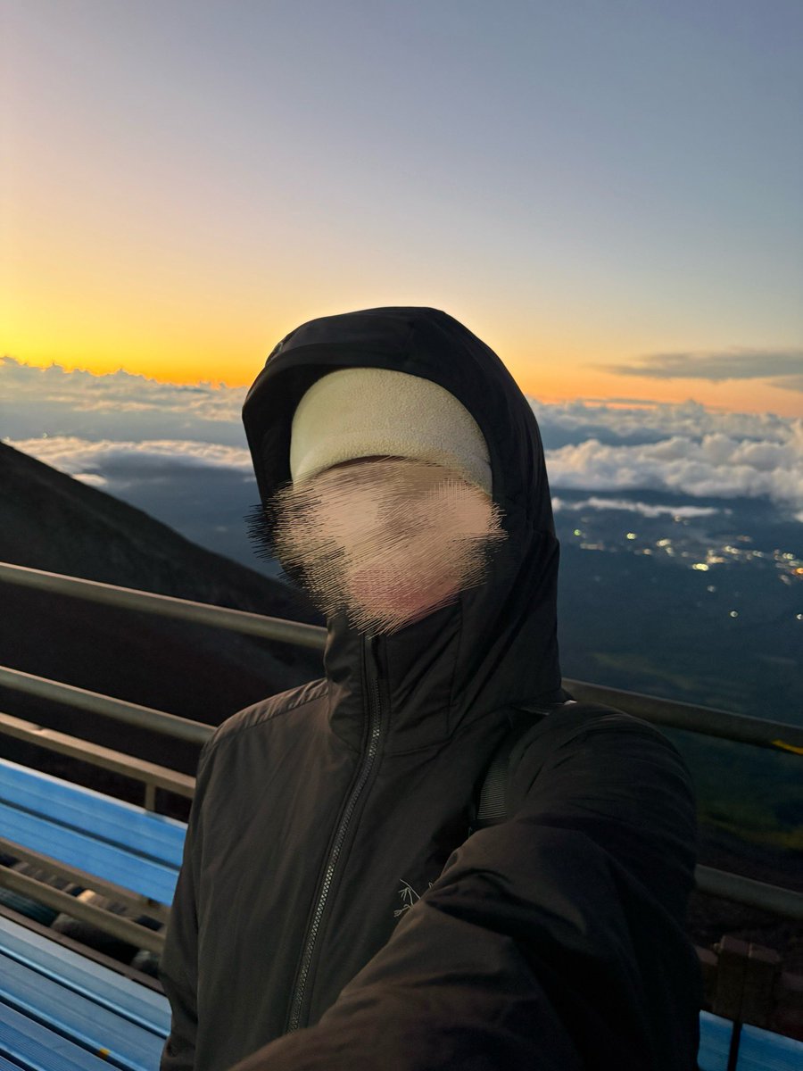 maricham0808's tweet photo. 富士山登ってきました💖ソロ！ https://t.co/U8AQMj9DYs