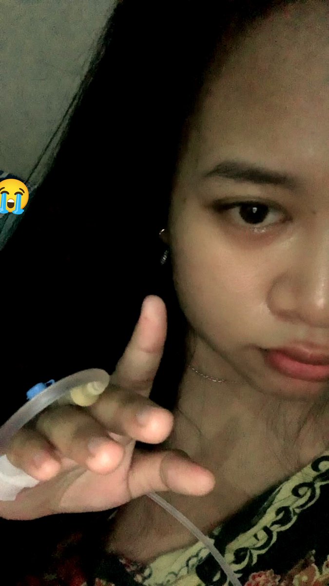 sheisbluemoon's tweet photo. bener bener di tahap capek "diinfus" 😣😇 https://t.co/LrV3vbw7Y6