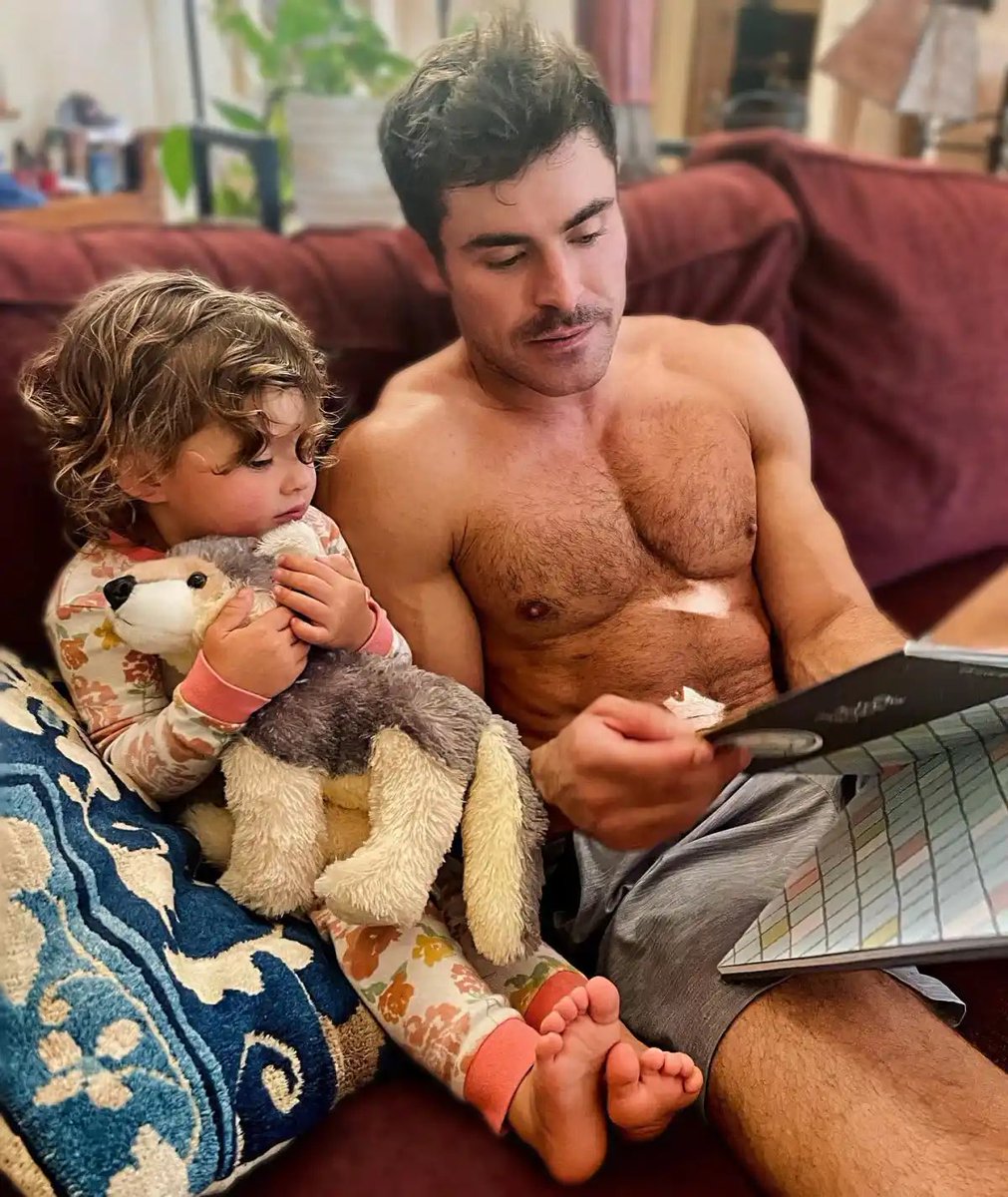 DoctorAlexG's tweet photo. He is such a good dad @XKnightFighterX https://t.co/XiUhHyYnhC
