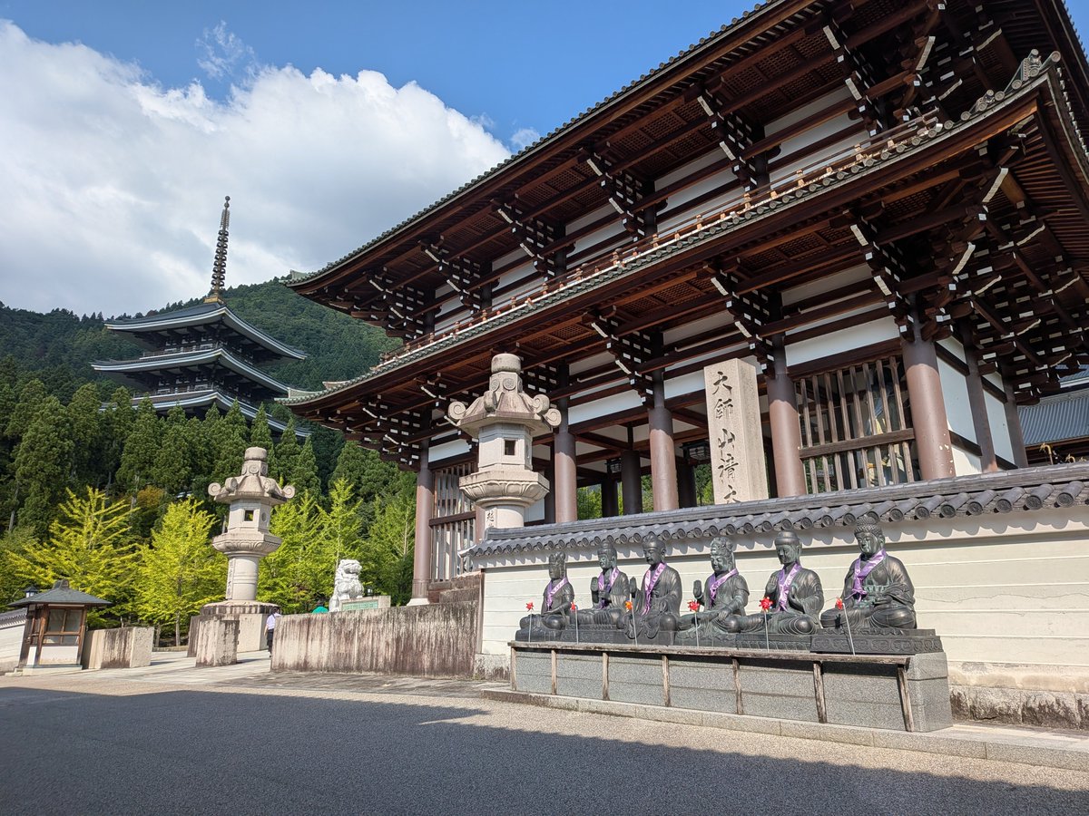 ut37u_uyui's tweet photo. 北陸観光
寺の中の大仏デカすぎて圧巻でした
想像してた大きさよりも大きくてビックリ👀
何度も訪れている福井県なのに
越前大仏はお初でした。
ここはおすすめ👍
#旅行好き https://t.co/NBM4eKuog0