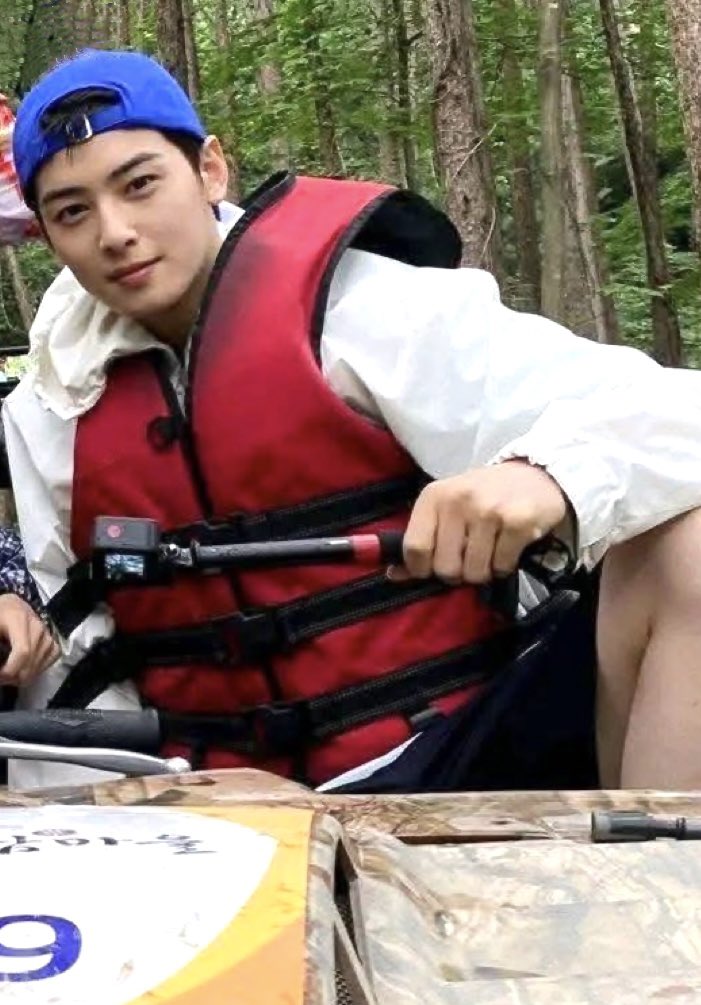 Xiaoying_Eng's tweet photo. 🧢👦🏻Eunwoo🦺🛺

#차은우 #CHAEUNWOO https://t.co/sDmfzlMzVH