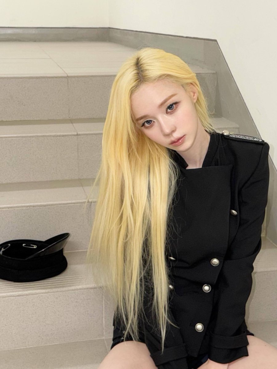 dimos603d's tweet photo. Cheer for Winter’s long‑expected solo journey. Wish her every song shines brilliantly, and she gains greater achievements on her personal music road.

WINTER NEW SOLO STAGE
#윈터솔로춤춘다
#WINTERxSYNK_COMPLaeXITY https://t.co/miA7lkPzwH
