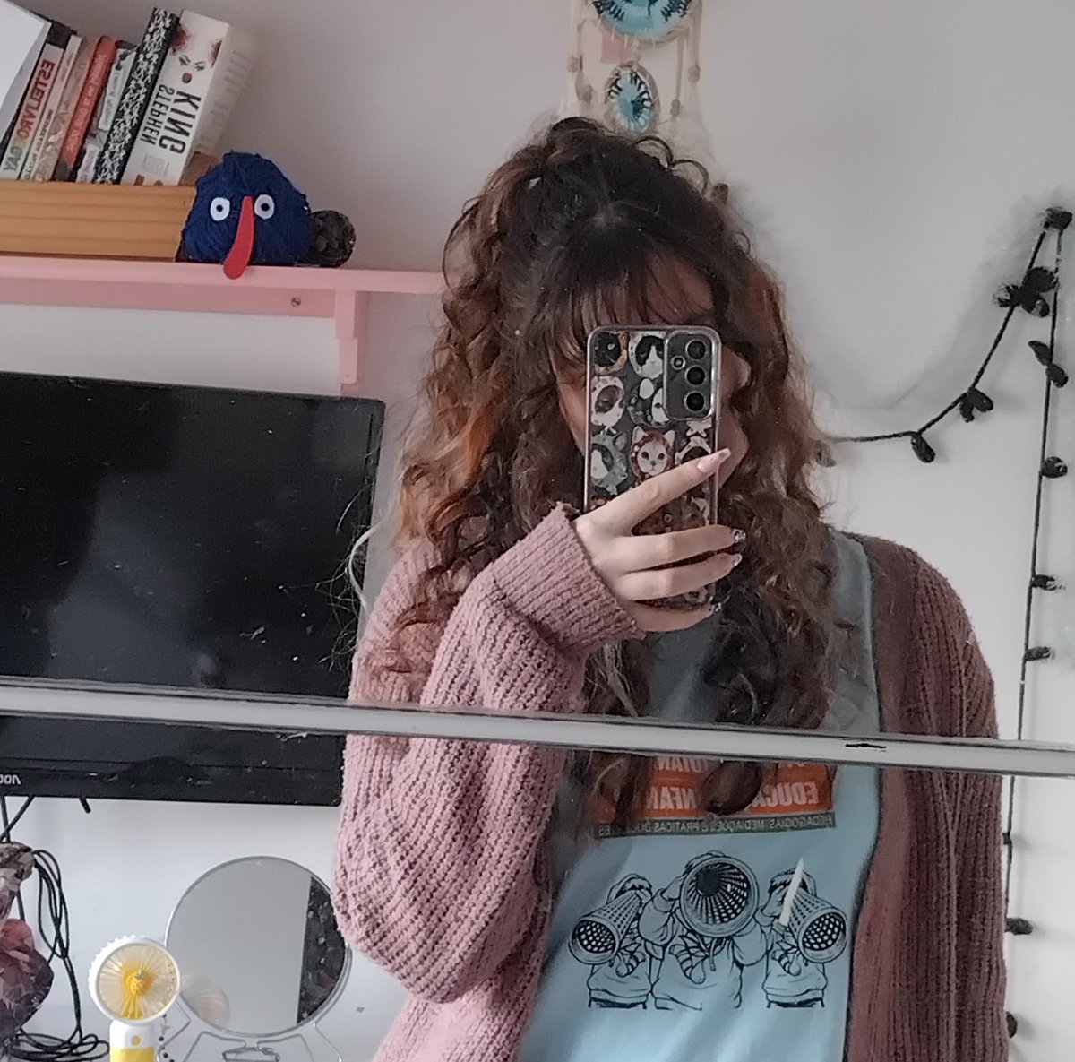 skankoier's tweet photo. ★ idade- 20
★ genero- coisa 
★ mbti- isfp
★ aniversário- 17/02
★ altura - 1,60??
★ sexualidade - ódio
★ pets- mostarda
★ piercings - nenhum
★ tattoos - 12 algo assim 
★ cor fav - verde e roxo e cinza
★ time - TRICOLOR GAUCHO🇪🇪🇪🇪🇪🇪 https://t.co/9fXGNgQx6Y