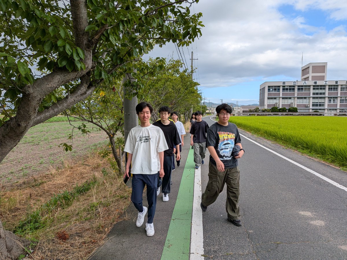 Tokai_spr_esp's tweet photo. 昨年に引き続き、LoL部門の合同合宿で滋賀県立八幡工業高校さんに来ています。
今年は6校45人の高校生が、大学生を中心としたコーチ12人に3日間鍛えてもらいます。
本校からは1〜3年生の計7人が前日入りし、慣れない暑さでの移動で疲れた様子ですが、心身ともに大きく成長してくれると期待しています。 https://t.co/hFTIfiXcRm