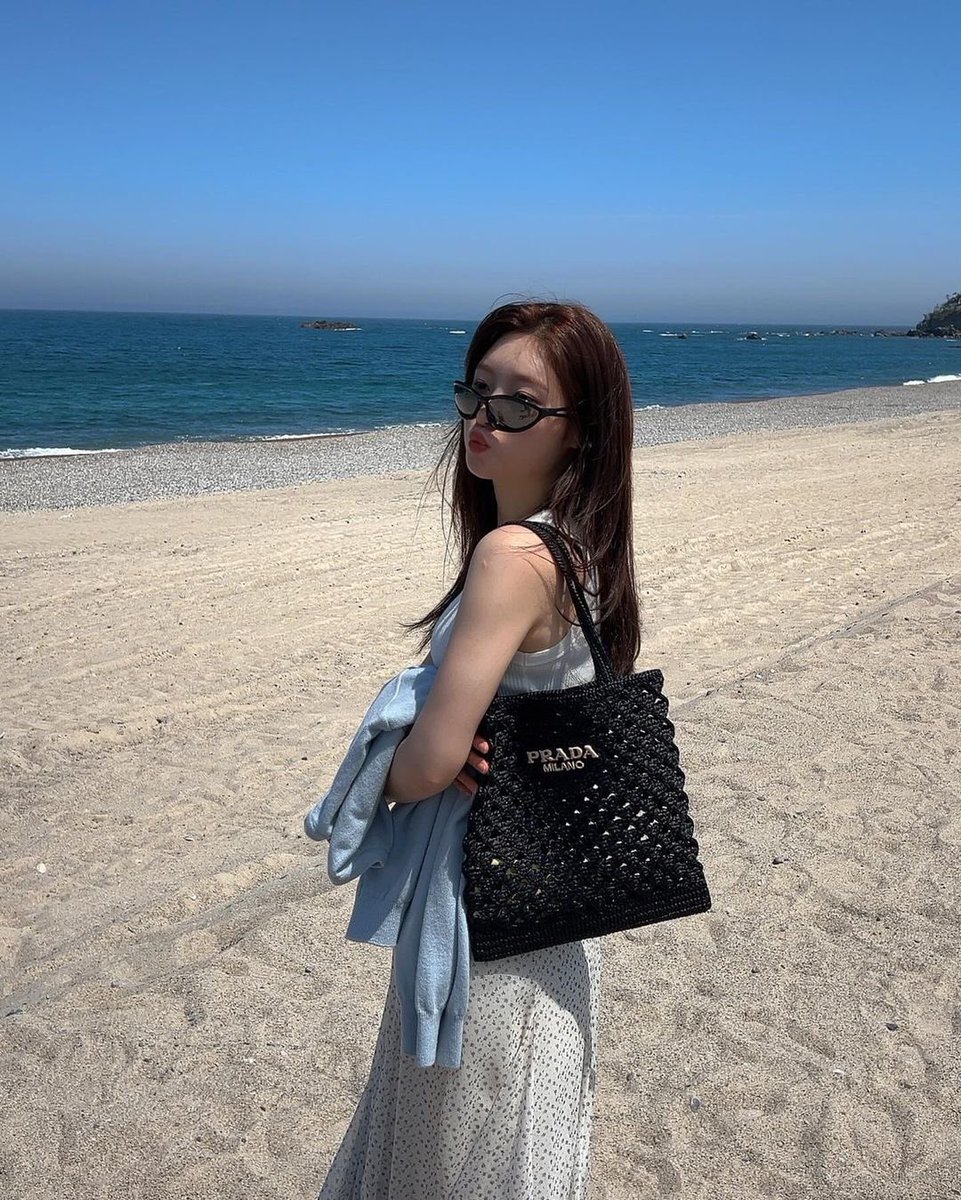 tamuJCY's tweet photo. @tamuERIN Aku punya banyak cz i love bichiii time so much https://t.co/Mm6BOOHGch